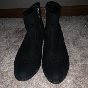 Black ankle heel boots